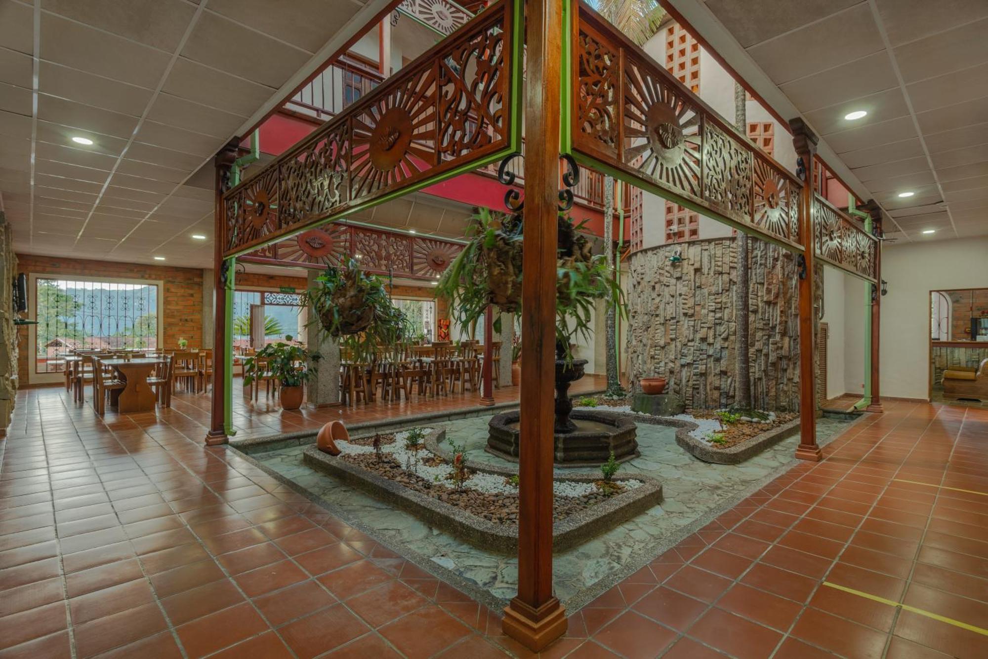 Granja Del Cafe Hotel Y Centro De Convenciones Venecia  エクステリア 写真