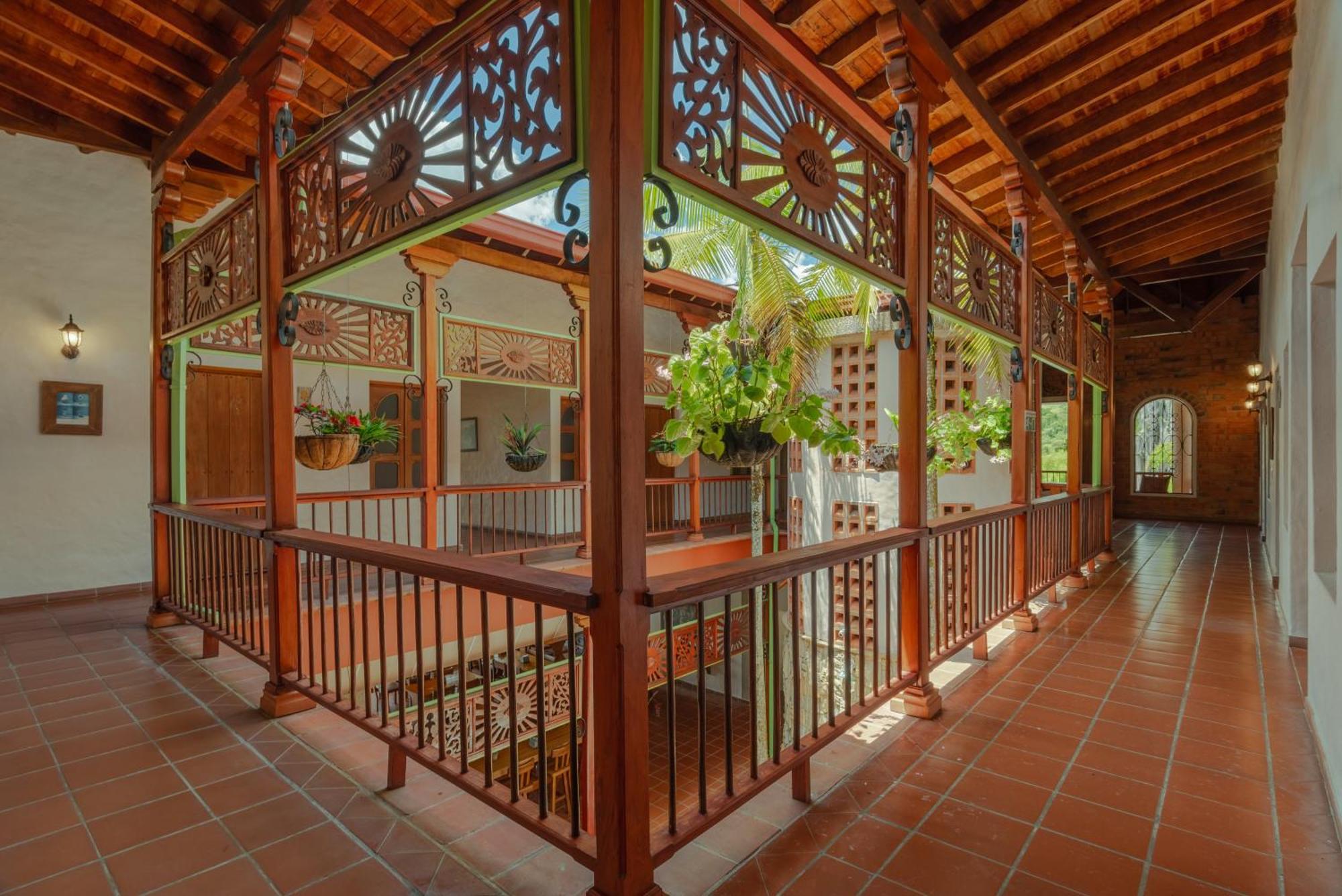 Granja Del Cafe Hotel Y Centro De Convenciones Venecia  エクステリア 写真